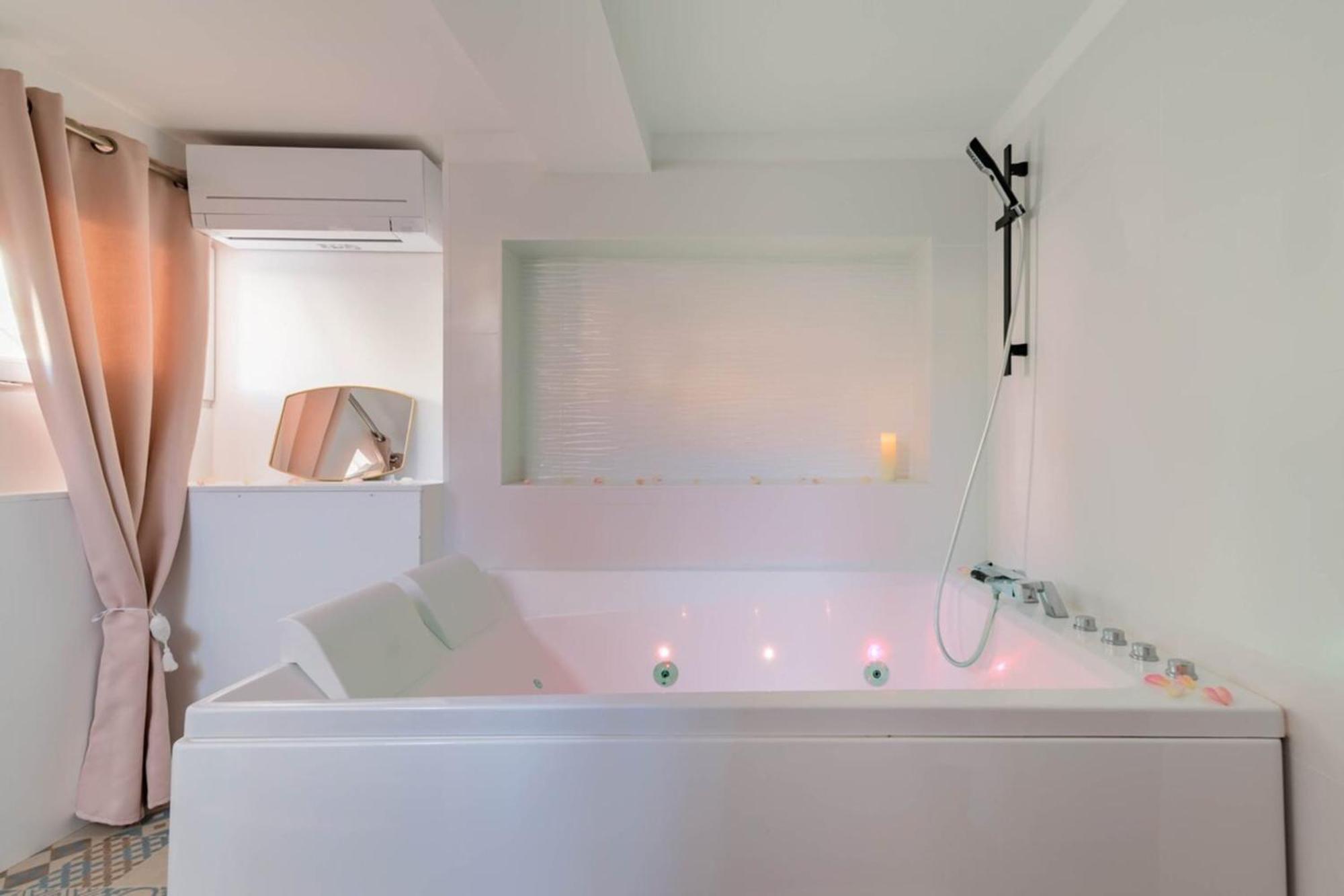 Love Room Perpignan Jacuzzi & Ambiance Romantique Villeneuve-de-la-Raho Eksteriør bilde
